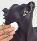 Jewels Maze - Elegant Bugadi & Lamp Ear cuffs